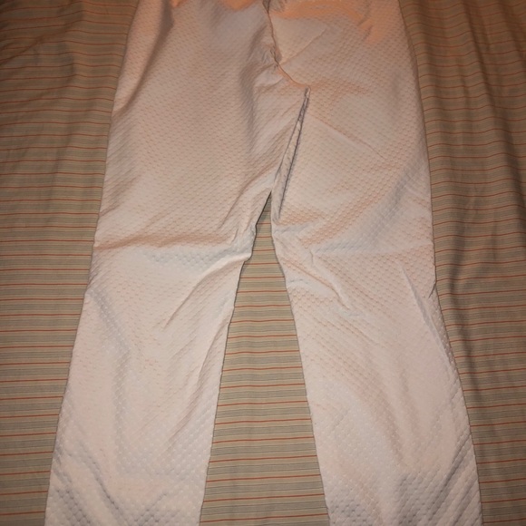 White, diamond pattern, capris - Picture 2 of 3